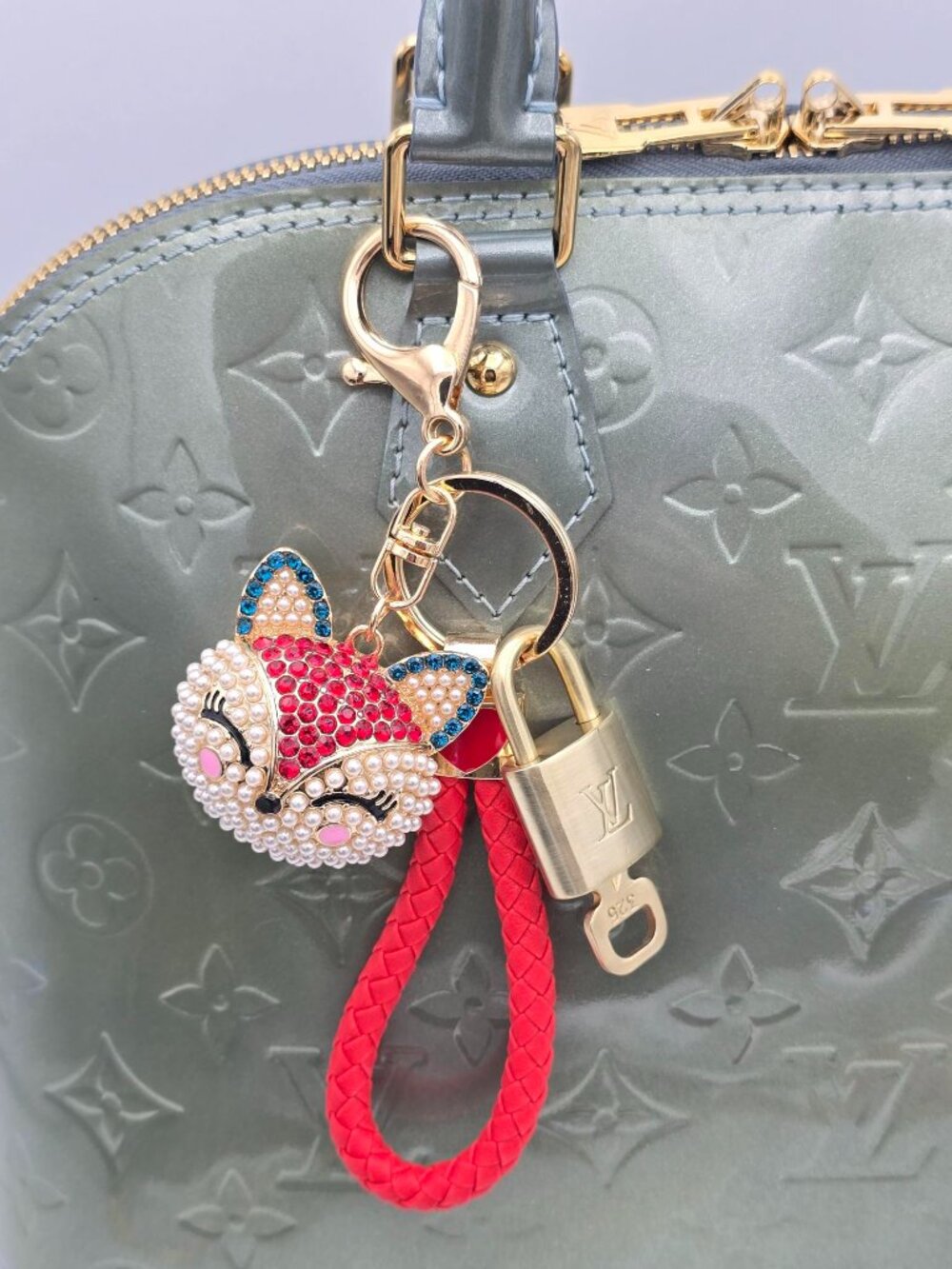 LV Gold Padlock 🔑 Authentic Louis Vuitton Charm + Unbranded Fox Head Keychain - Picture 5 of 12